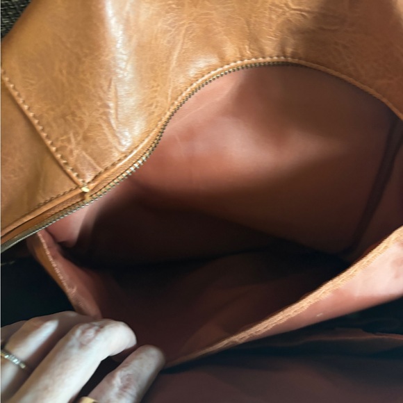 Honest Company Backpack :: City Bag in Leather - Picture 5 of 6